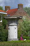 Zuil met park.
              <br/>
              Paul Paris, mei 2014